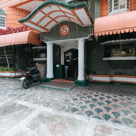 Отель Reddoorz Near East Avenue Medical Center Кесон-Сити Экстерьер фото