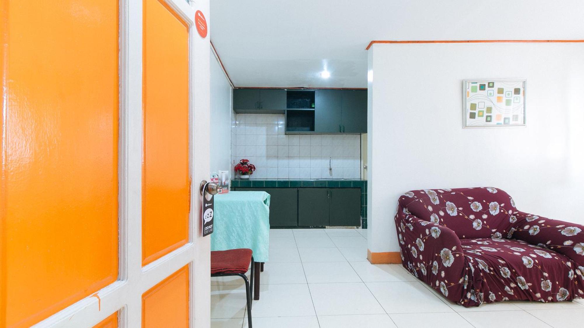 Отель Reddoorz Near East Avenue Medical Center Кесон-Сити Экстерьер фото