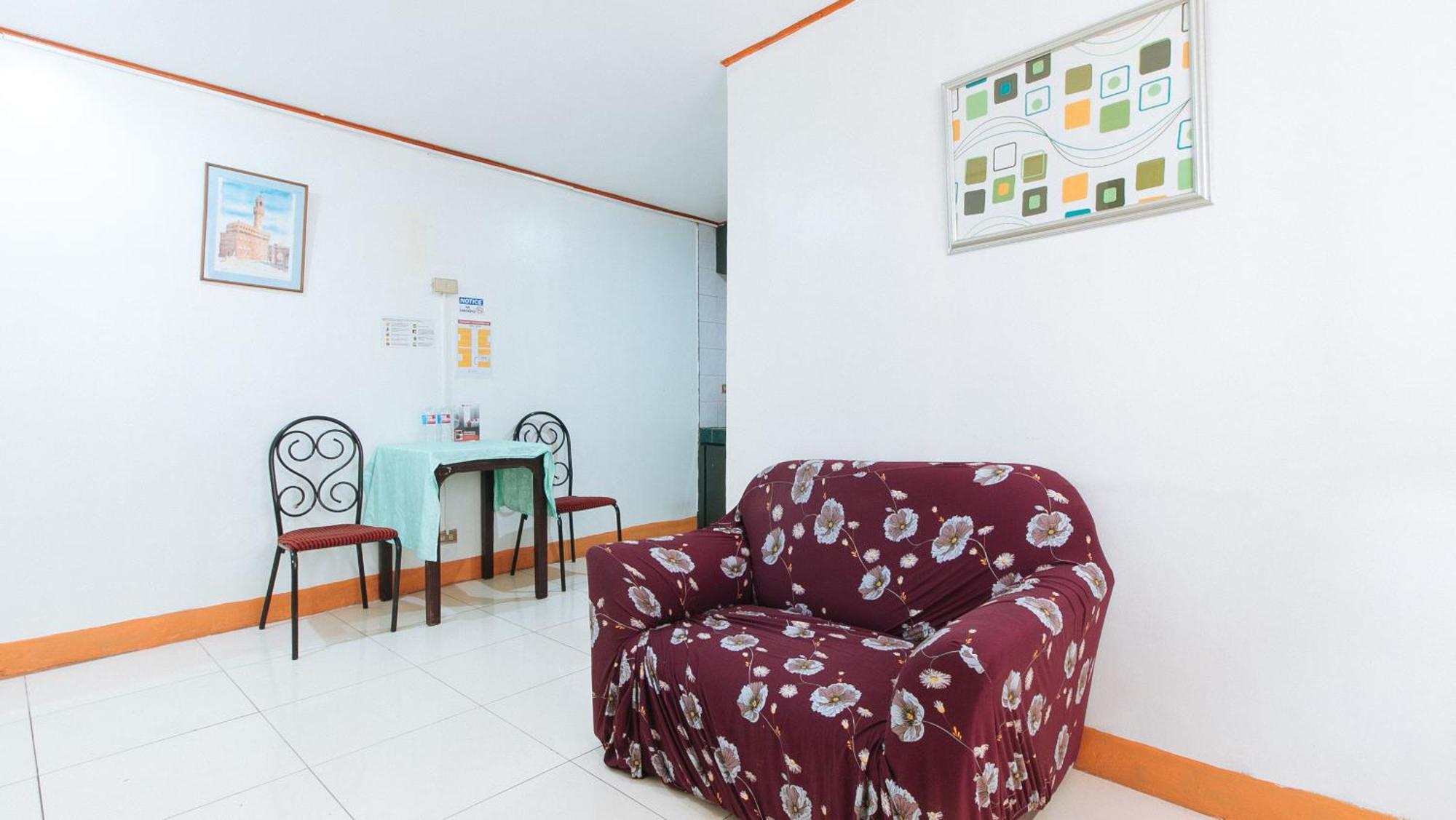 Отель Reddoorz Near East Avenue Medical Center Кесон-Сити Экстерьер фото