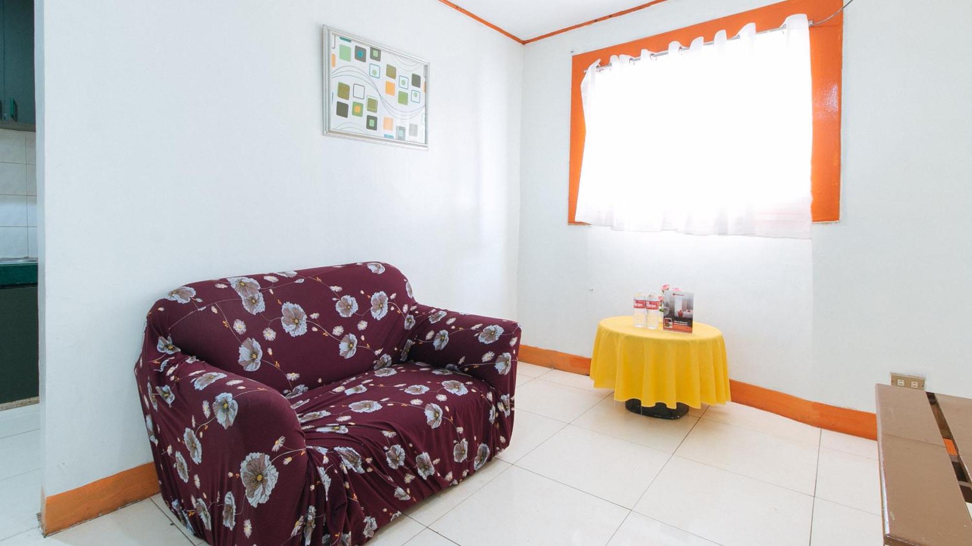 Отель Reddoorz Near East Avenue Medical Center Кесон-Сити Экстерьер фото